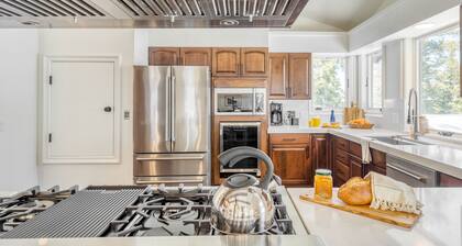 Explorer by AvantStay | Close to Slopes! Game Room, Guest Suite, Hot Tub