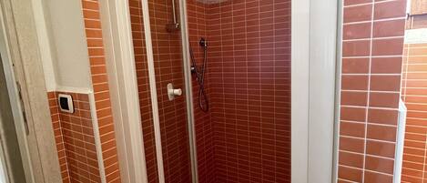 風筒、坐浴桶、提供毛巾、番梘