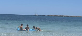 H40 Villa med swimmingpool 2 minutter fra sandstranden og centrum, have