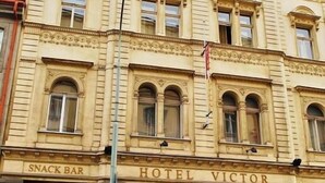 A historic building with a sign for Hotel Victor. It features a snack bar, restaurant, and brewery on the ground floor. - Hotel Victor  (Prague)