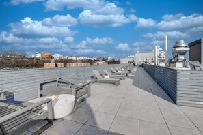 Terrace/patio - ChillHouse Sunny 2BR Flat Roof Deck mins to NYC (Hoboken)