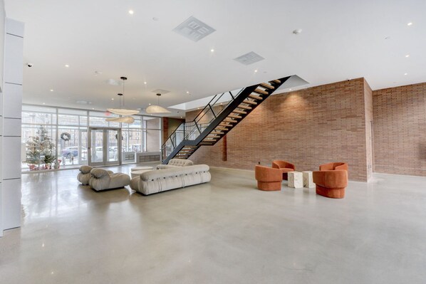 Lobby - ChillHouse Sunny 2BR Flat Roof Deck mins to NYC (Hoboken)