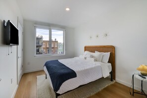 2 Schlafzimmer, Schreibtisch, Bügeleisen/Bügelbrett, WLAN