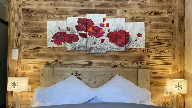 3 habitaciones, tabla de planchar con plancha y cuna de viaje