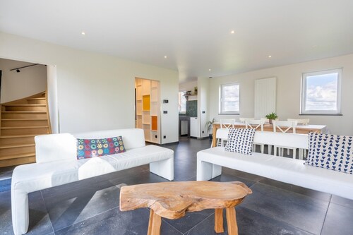 Maison de vacances spacieuse avec étang