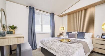 Atlas Lilac Lodge VIP