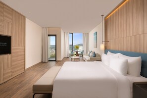 Deluxe City View King | Premium bedding, down duvets, pillow-top beds, minibar - A La Carte Ha Long Bay Managed by TASECO (Ha Long)