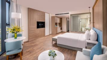 Deluxe Bay View King | Premium bedding, down comforters, pillowtop beds, minibar