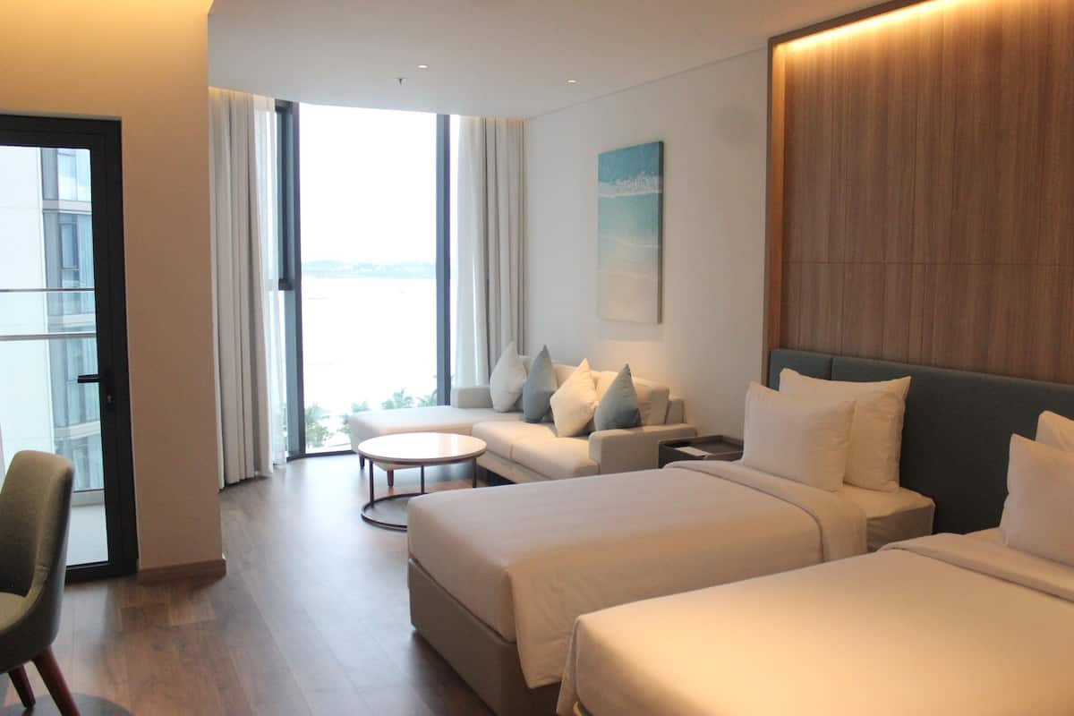 Deluxe Bay View Twin