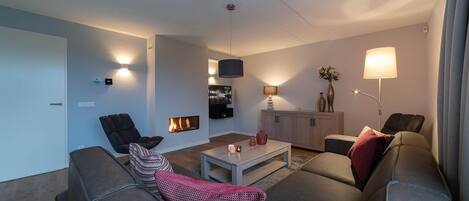 Smart TV, fireplace, DVD player, stereo