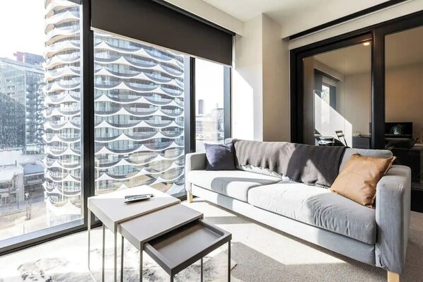 TV - FREE Parking 1BR Unit Near YARRA River! (Docklands)