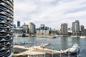 Marina - FREE Parking 1BR Unit Near YARRA River! (Docklands)
