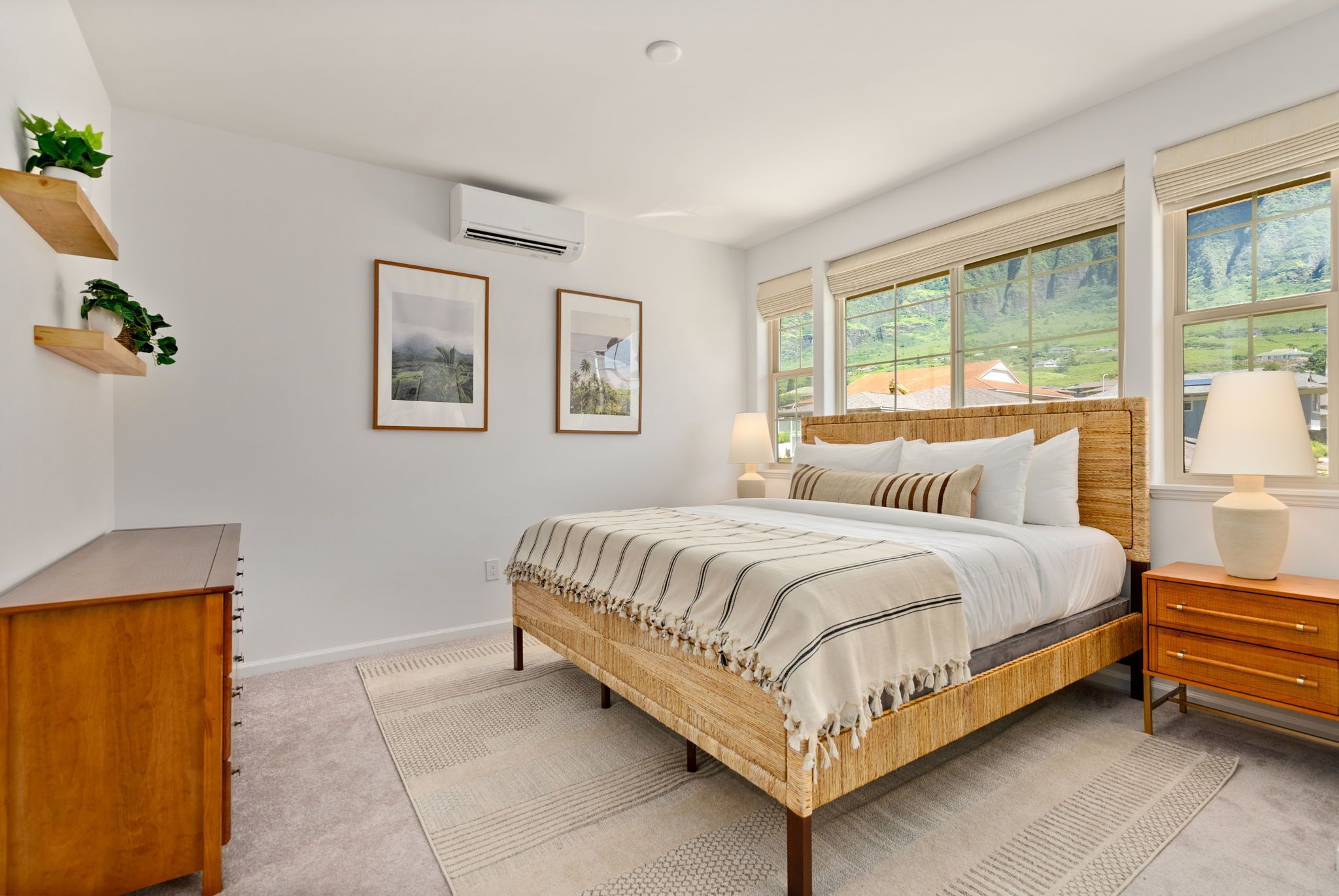 4 bedrooms, desk, iron/ironing board, travel crib