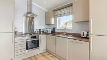 Fridge, oven, stovetop, toaster