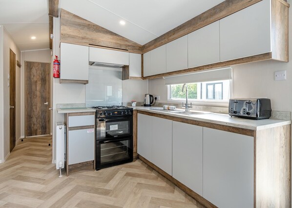 Fridge, oven, stovetop, toaster