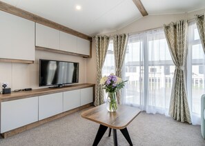 Living area - Platinum Caravan 6 Berth (2 bed) (Skegness)