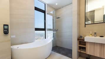 Exclusive Double Room | Bathroom | Free toiletries, hair dryer, slippers, electronic bidet