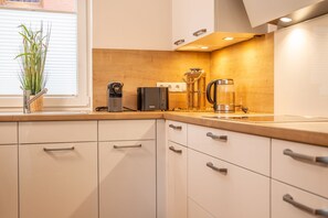 Kühlschrank, Ofen, Herdplatte, Geschirrspüler