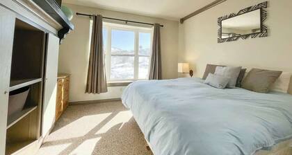 7 Guests 2BR 2BA, Pool, Hot Tub & Game Room at CBL