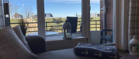 TV, table tennis, stereo