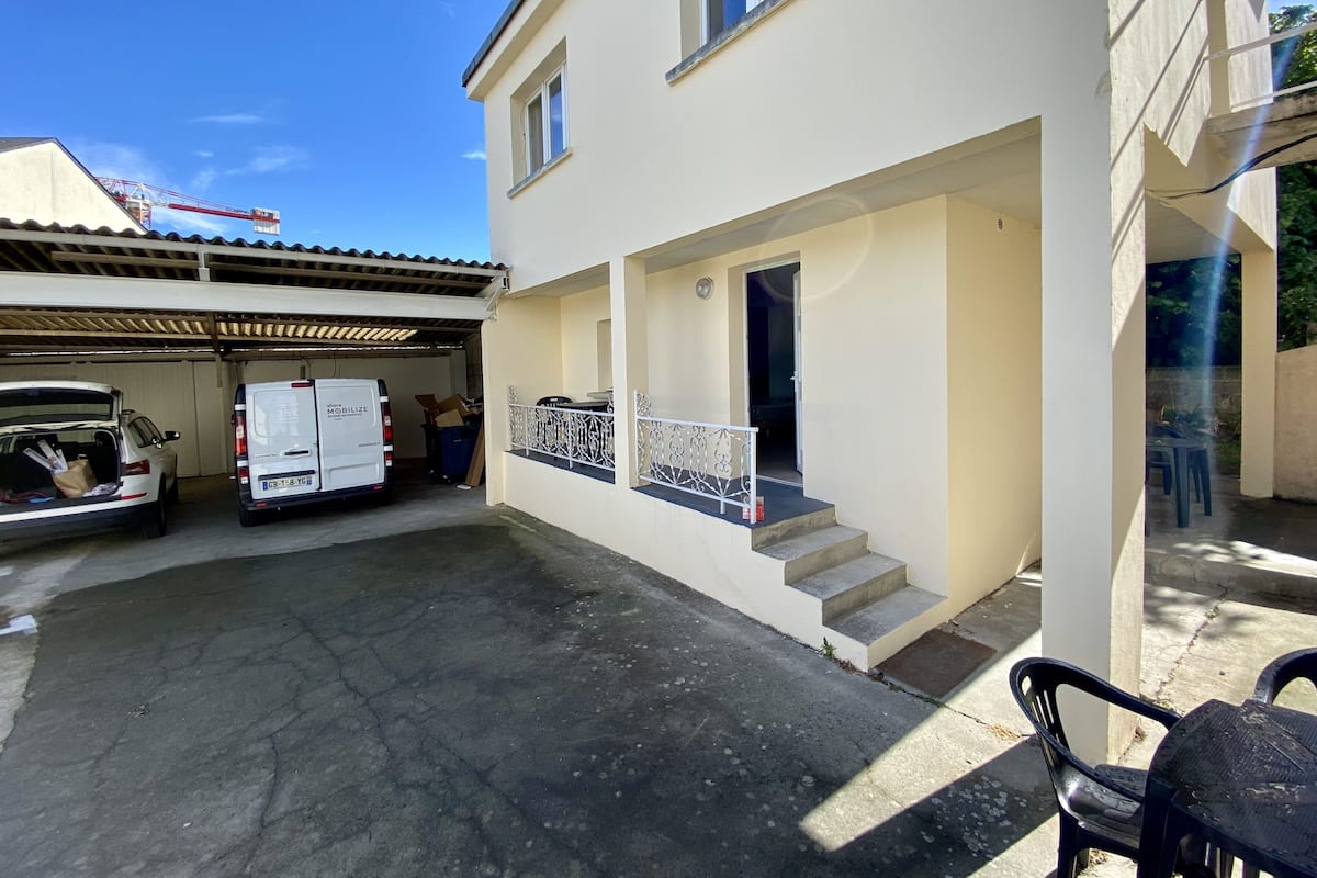 Basic Apartment | Exterior