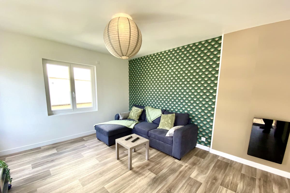Basic Townhome | Living area
