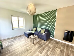 Townhome Basic | Vardagsrum | Platt-tv