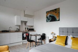 Iron/ironing board, free WiFi, bed sheets