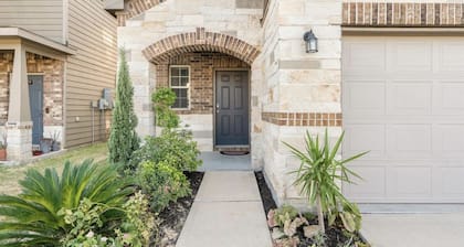 ECLIPZ Modern CEO Corp House