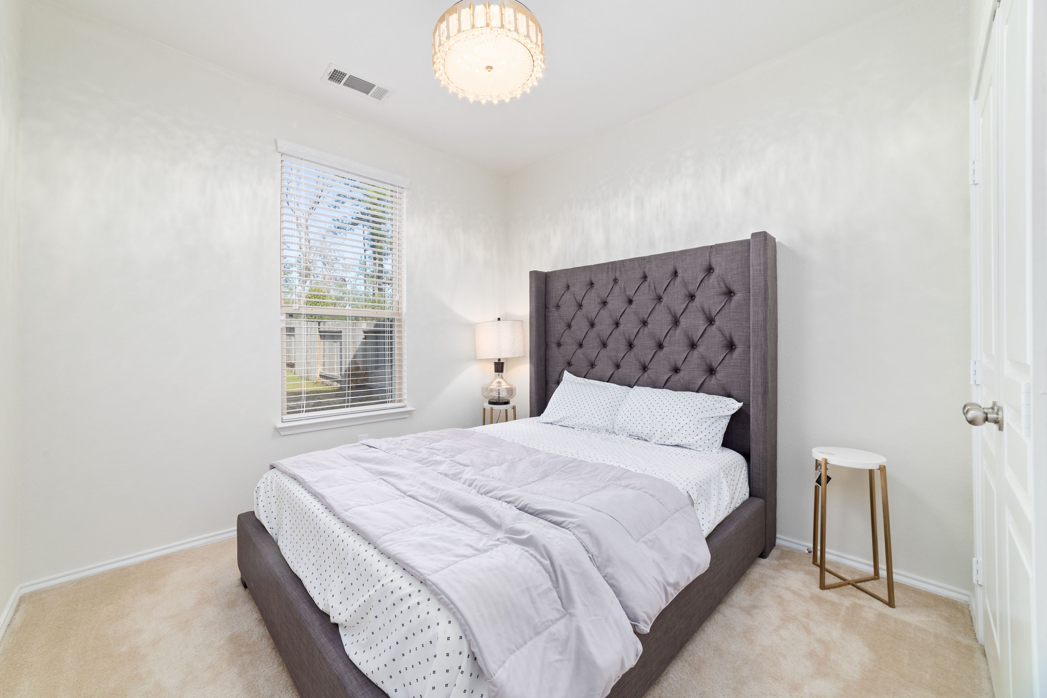 Villa – business | 4 soverom, sengetøy av topp kvalitet, dundyner og memory foam-senger