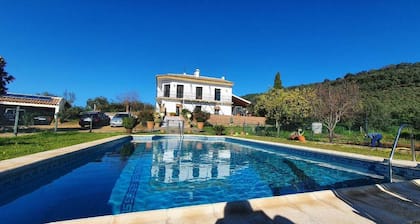 Huerta Carrion, 5 minutes from the town and with impressive views!