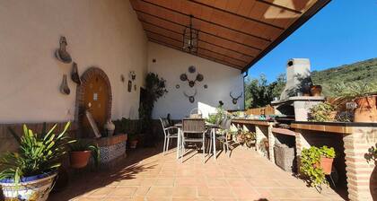 Huerta Carrion, 5 minutes from the town and with impressive views!