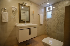 Slippers, towels, soap, shampoo - Swisstel Cottage (Karachi)