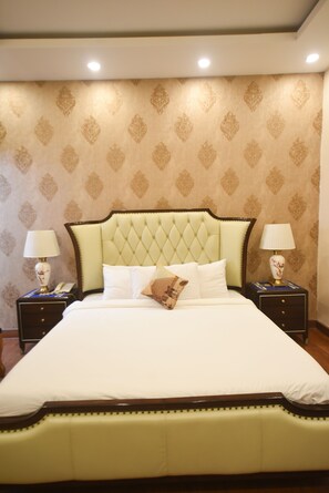 Deluxe-Doppelzimmer | Zimmersafe, Bügeleisen/Bügelbrett, kostenloses WLAN, Bettwäsche