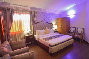 In-room safe, iron/ironing board, free WiFi, bed sheets - Swisstel Cottage (Karachi)