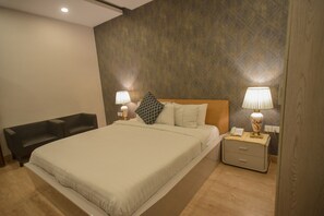 In-room safe, iron/ironing board, free WiFi, bed sheets - Swisstel Cottage (Karachi)