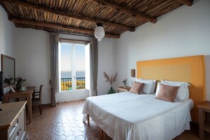 Tweepersoonskamer, en-suite badkamer, uitzicht op zee | Gratis wifi