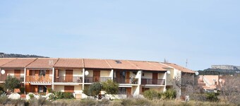 Charming 2BR Pavilion with Pool Access, Terrace, and Parking, 400m from Sea