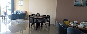 Departamento | Área de sala de estar | Televisión de 31 pulgadas con canales vía satélite
