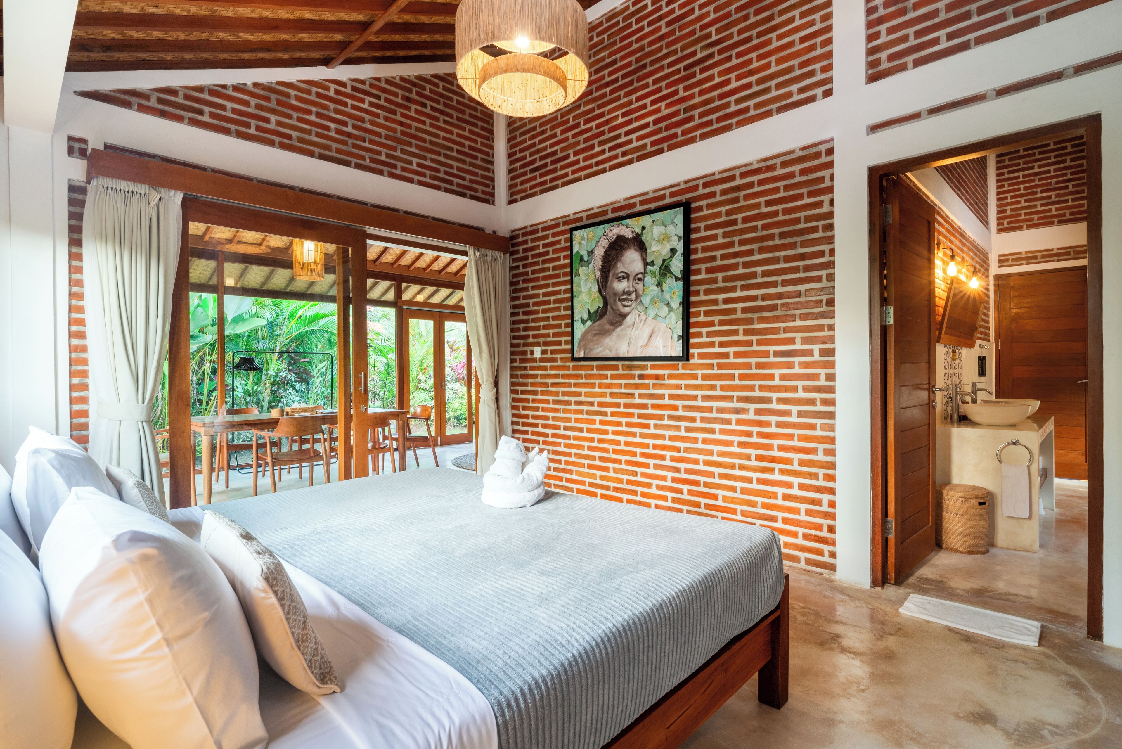 2 Schlafzimmer, individuell dekoriert, individuell eingerichtet