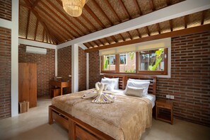 2 間睡房、獨特設計、獨特裝修、書桌