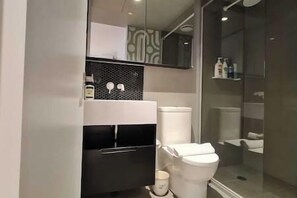Shower - Sunset Glow Central Retreat! Free Tram Zone (Melbourne)