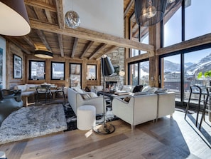 Fernseher, Kamin