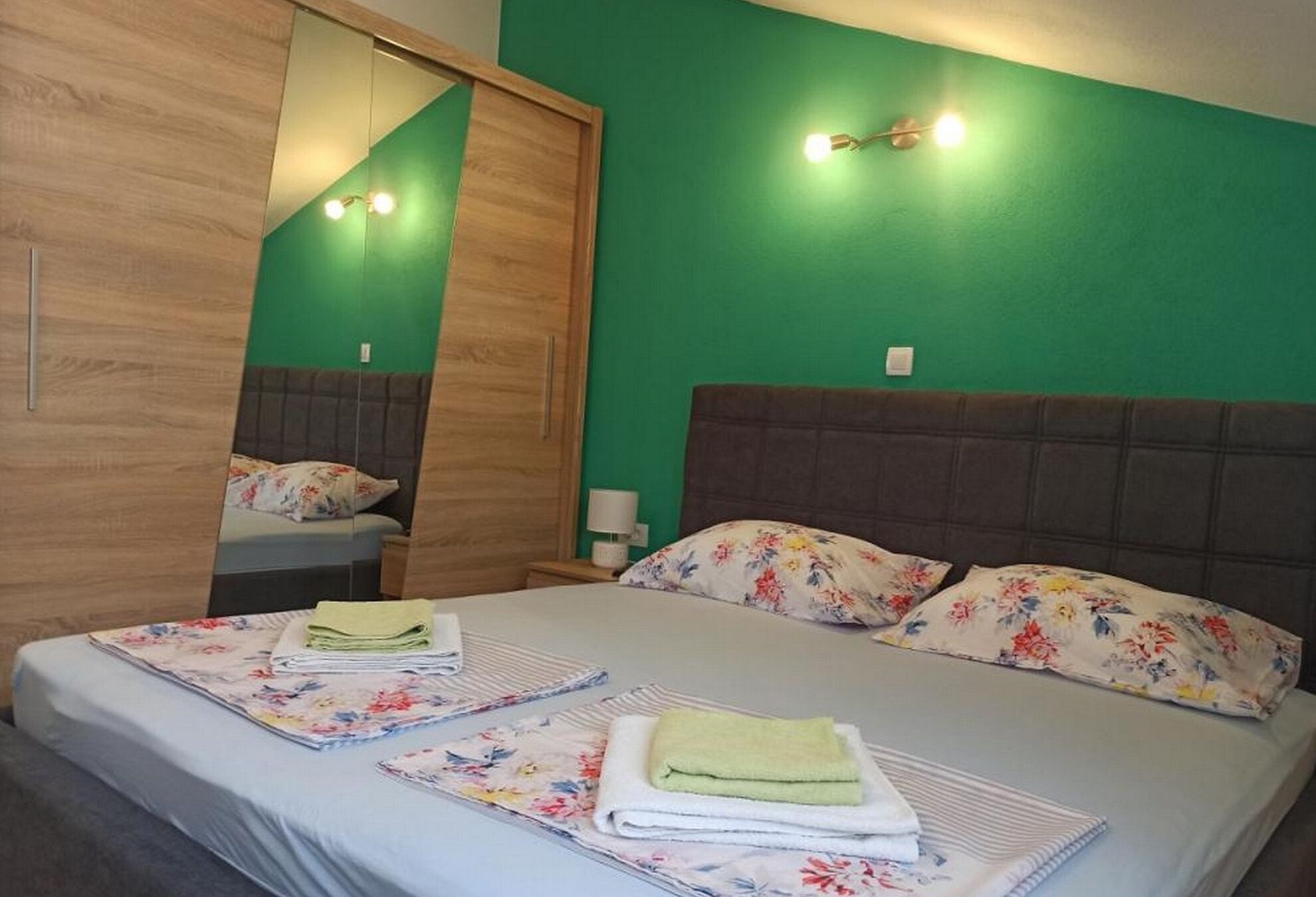 Apartment (Three Bedroom Apartment with Balcony )