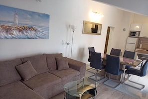 Apartment (Three Bedroom Apartment with Balcony ) | Living room | TV