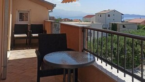 Leilighet (Three Bedroom Apartment with Balcony ) | Balkong