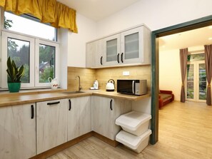 Réfrigérateur, micro-ondes, lave-vaisselle