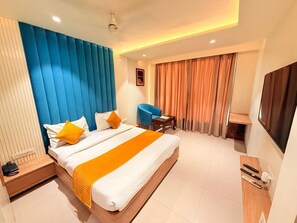Deluxe Room (Free Pick-up and Drop From Railway Station) | Bed sheets