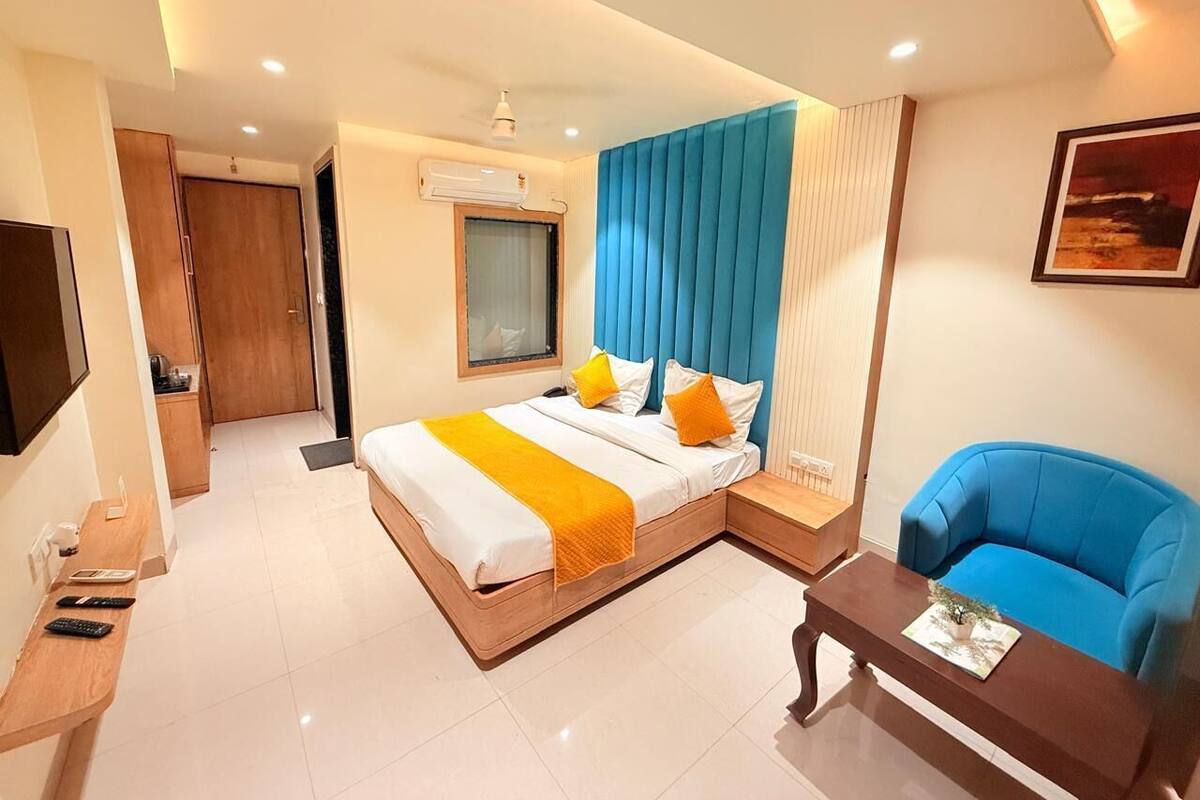 Deluxe Room (Pick-up & Drop From Railway Station) | Cadar katil