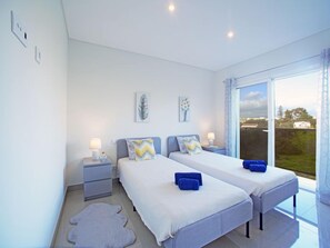 2 bedrooms, iron/ironing board, WiFi